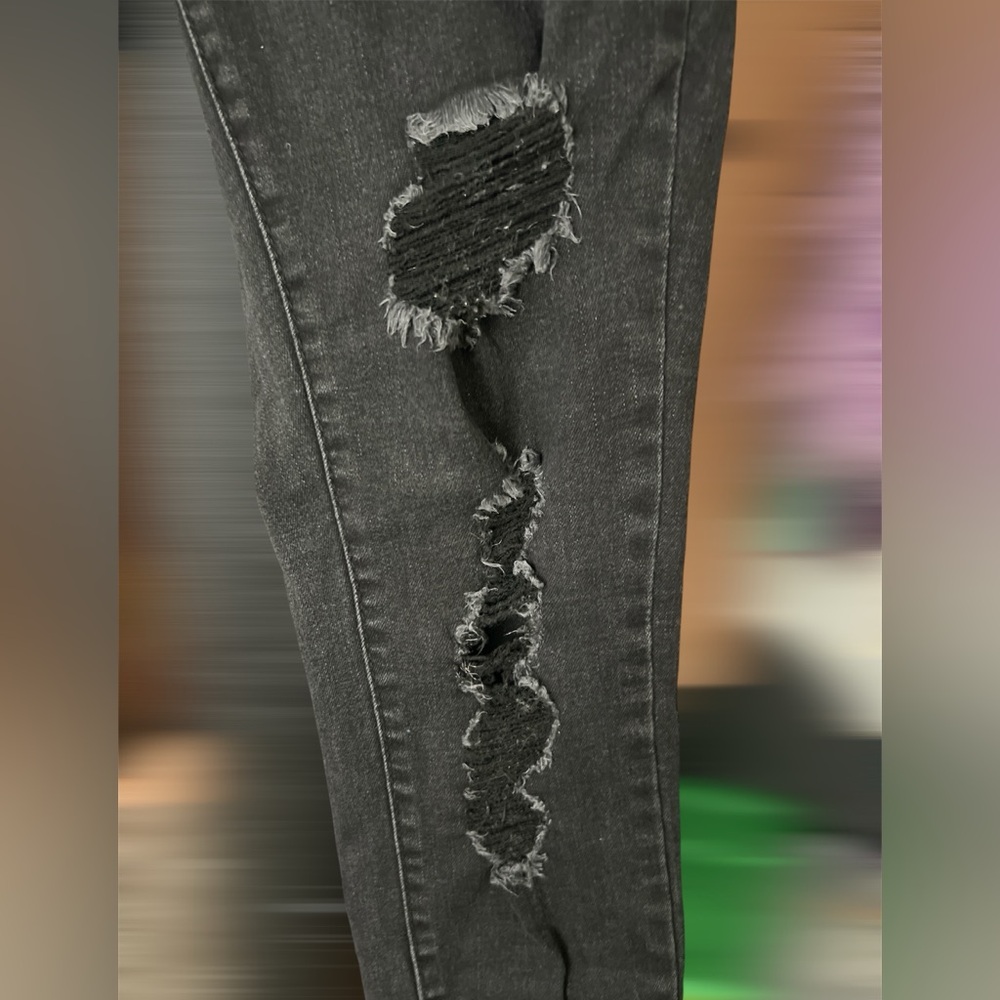 Size 8 Reg Universal Thread High Rise Distressed Jegging - Picture 5 of 7